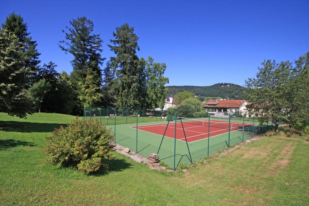 Logis La Residence Le Val-dʼAjol Kültér fotó